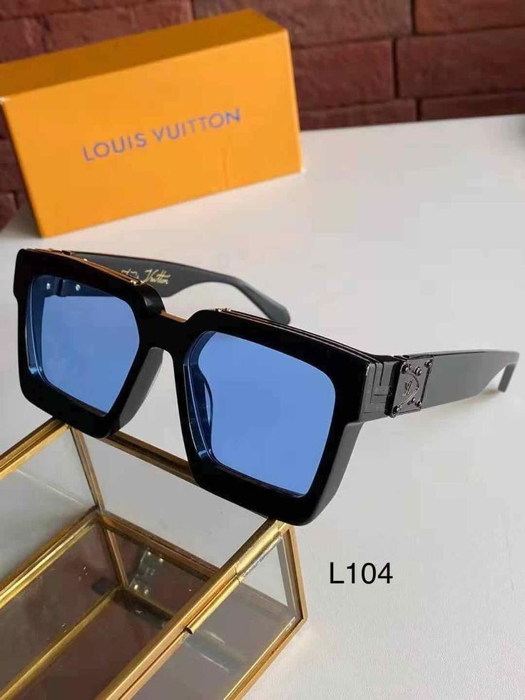 Blue glasses🕶