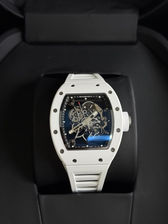 “VÉLORÉ Royal Skeleton White” ⌚🤍